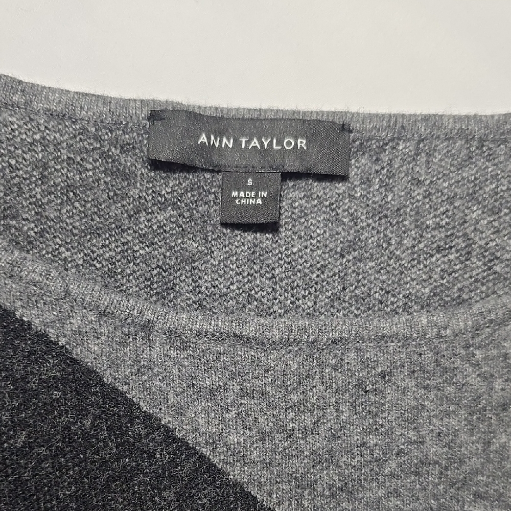 Ann Taylor Wool-Blend Gray and Black Crew Neck Sweater w/ Geometric Pattern - Picture 2 of 8